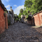 Calle de los Suspiros en Colonia del Sacramento: historia, leyendas y cómo visitarla